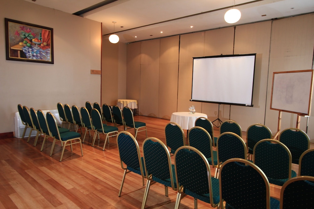 Gran Hotel Vicente Costanera 37/42