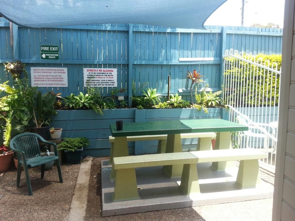 Coolum Budget Accommodation 10/34