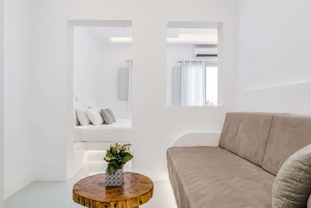 Serenita Luxury Suites 51/71