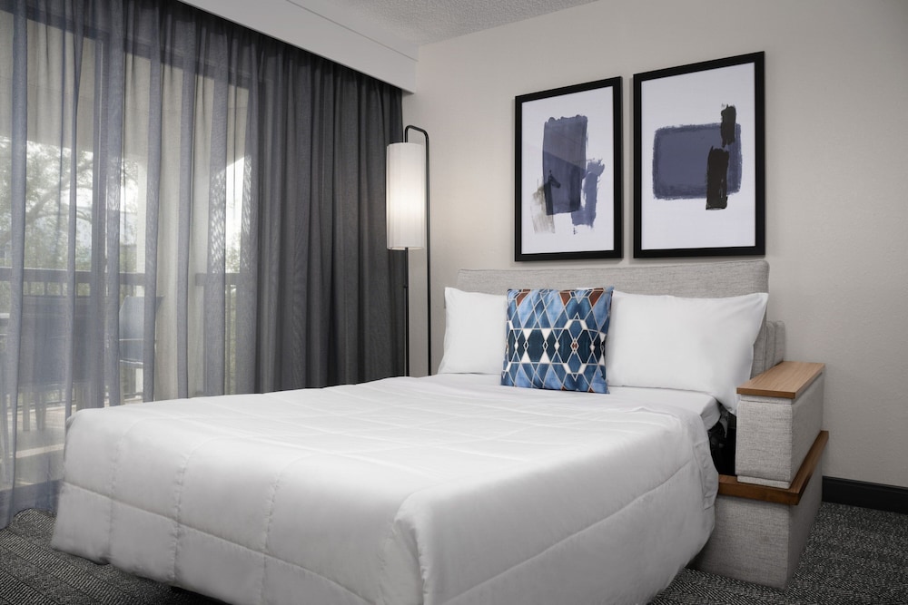 Courtyard By Marriott Orlando East/Ucf Area 10/50