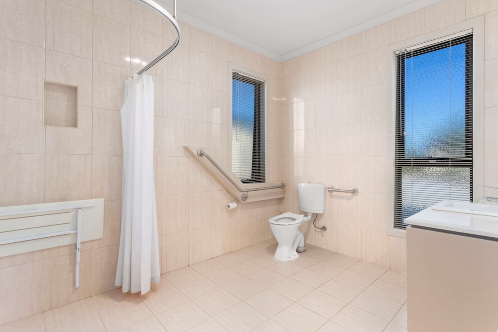 جناح بسرير كوين لذوي الإعاقة، Quality Hotel Point Cook 2/2