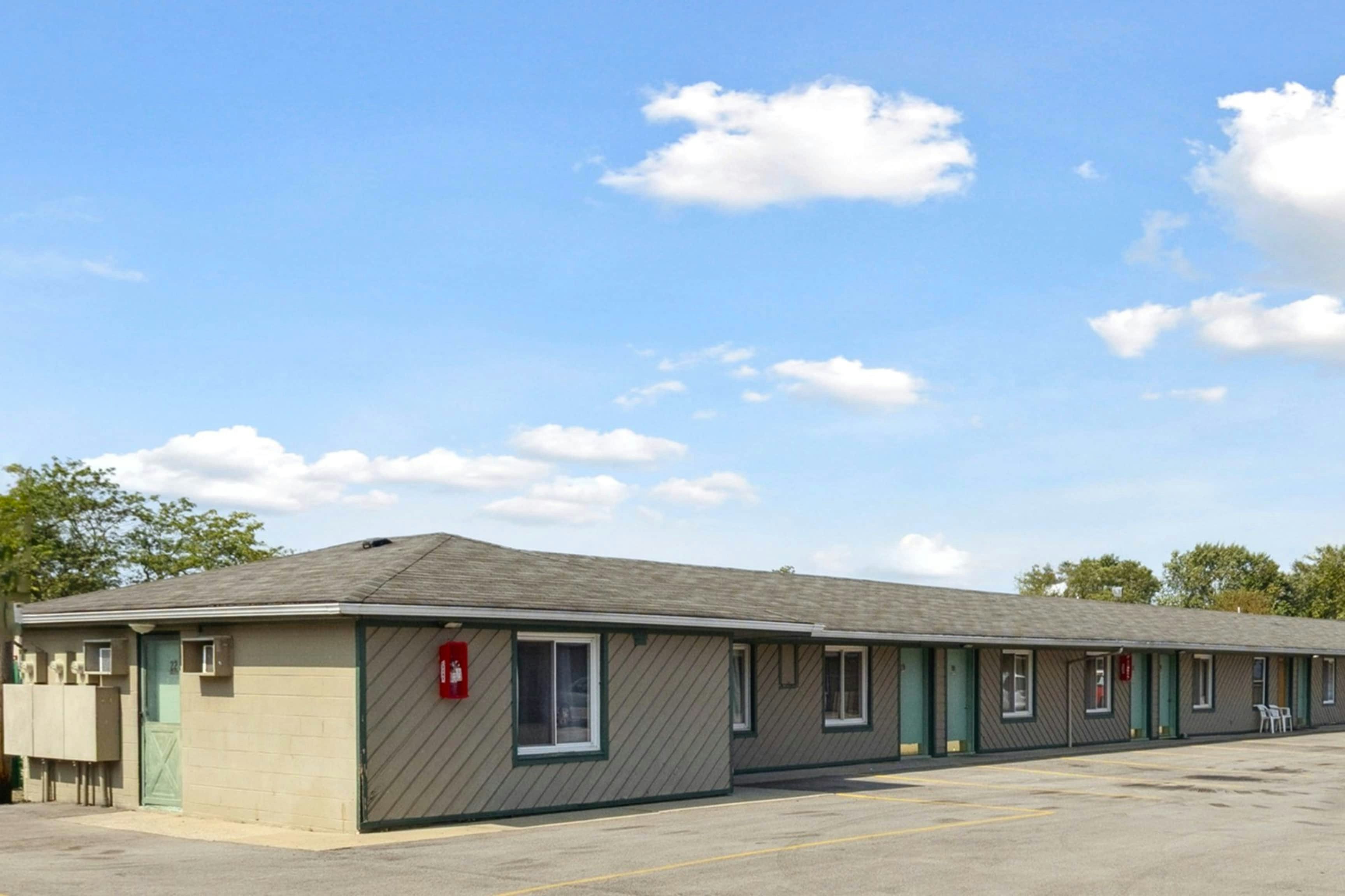 Currys Motel by OYO Saginaw MI 31/39