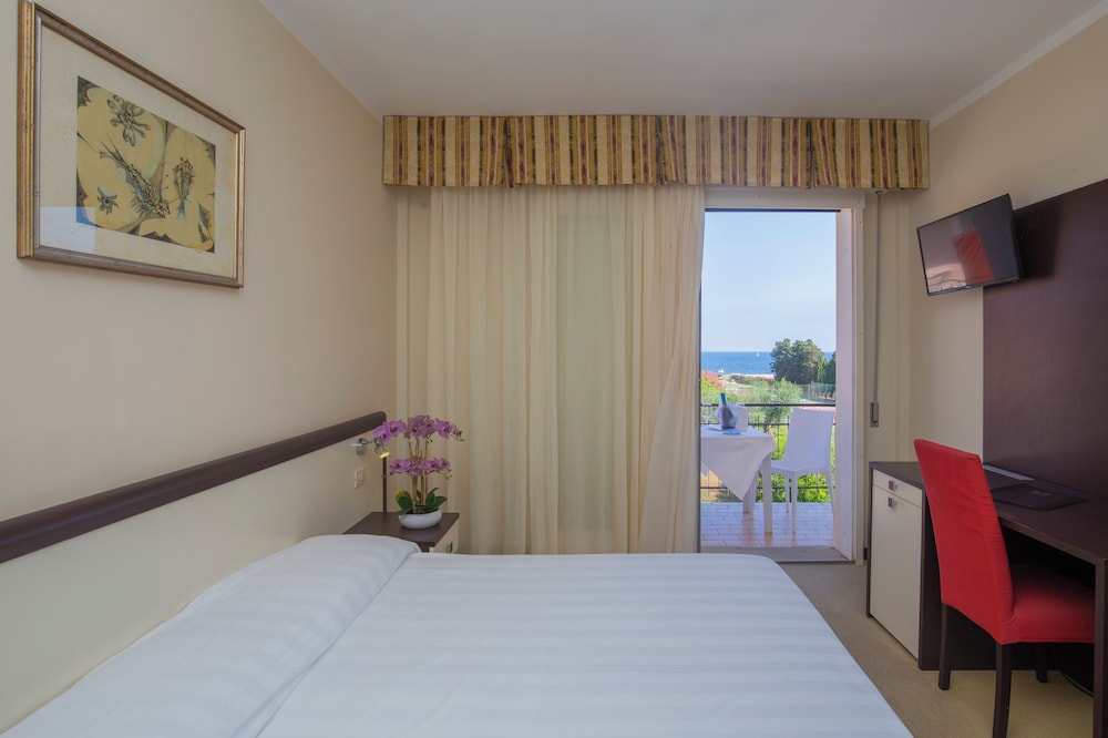Room, Double Bed, Sea View