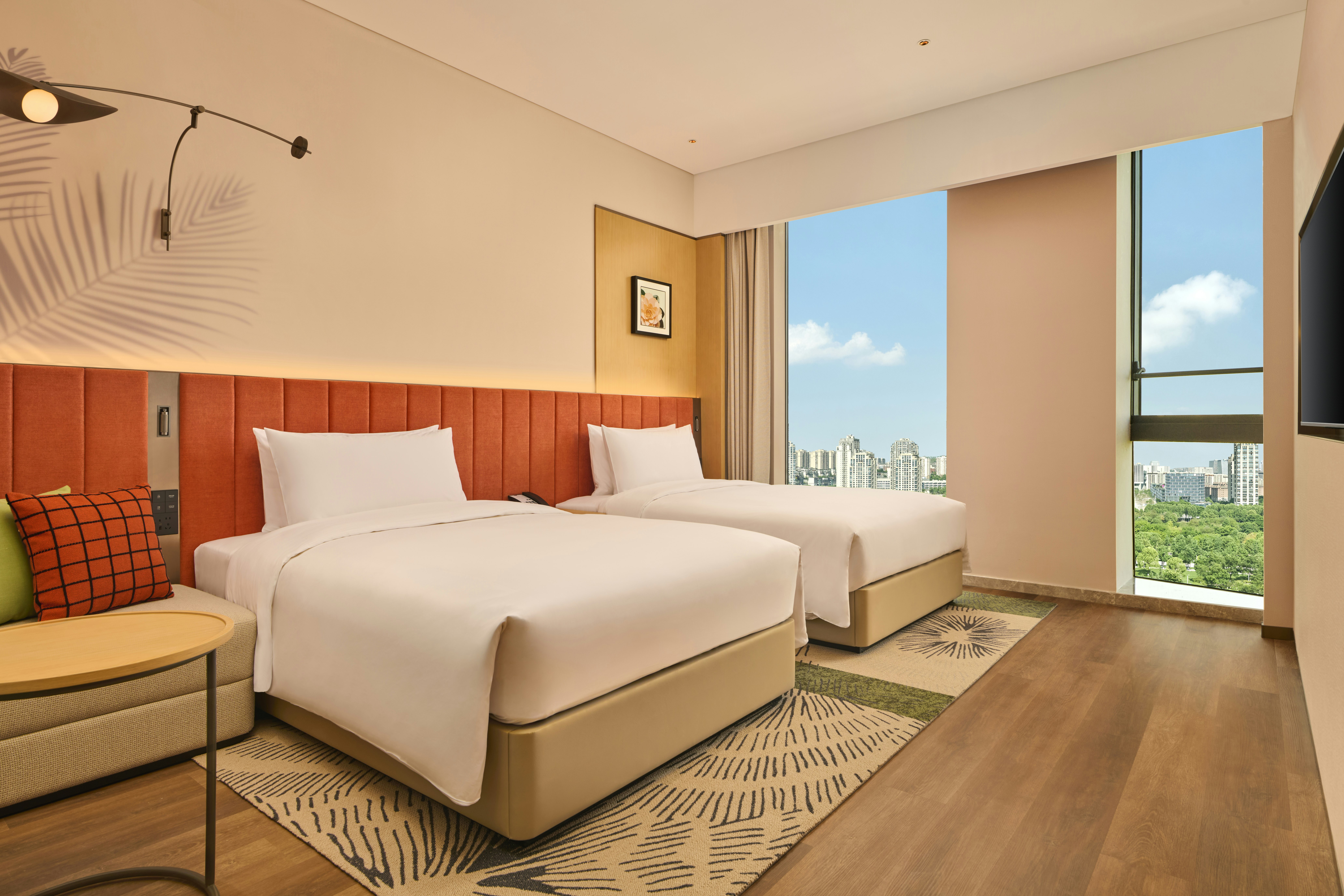 DELUXE, TWIN BEDS
