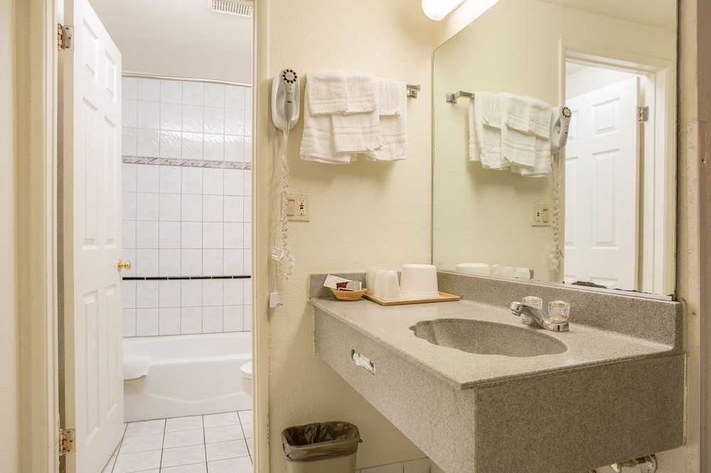Best Whittier Inn 23/53