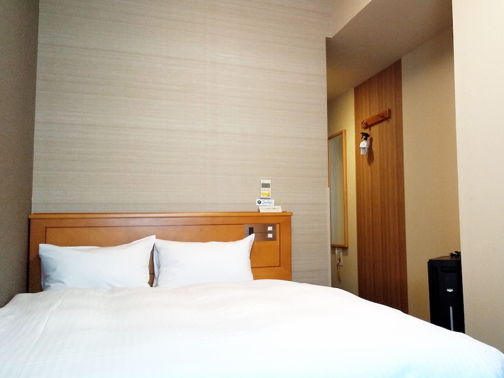 ROOM, SEMI DOUBLE BED