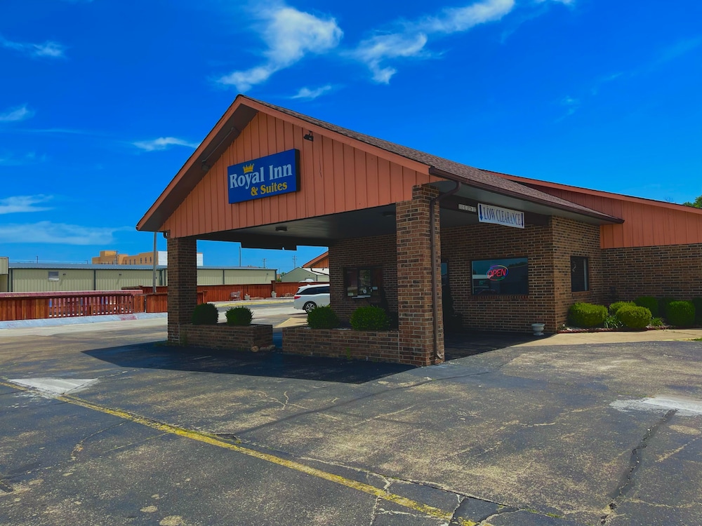 Royal Inn & Suites 16/24