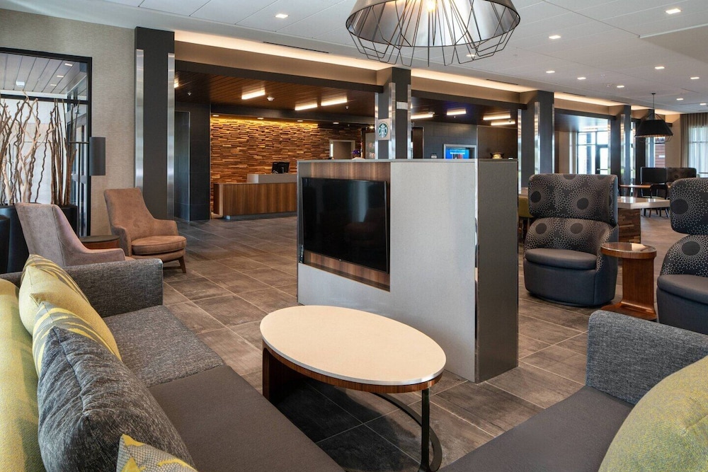 Courtyard by Marriott Dallas Grand Prairie 8/44