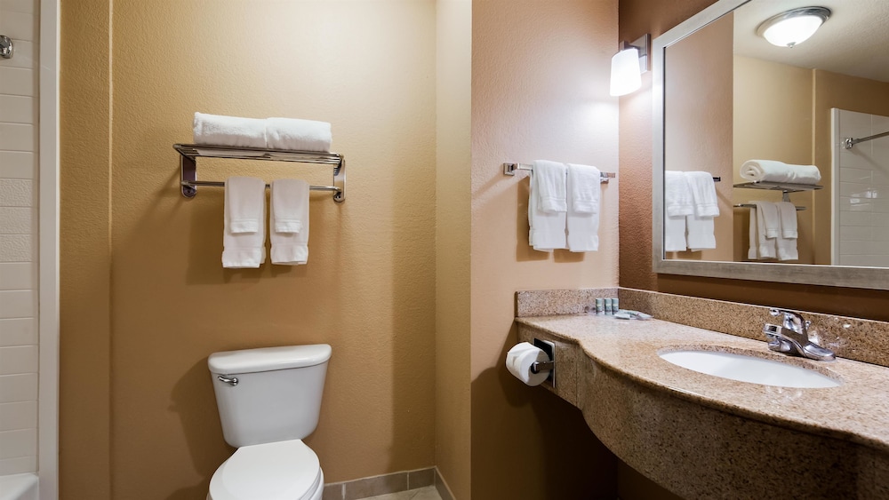 Best Western Granbury Inn & Suites 15/36