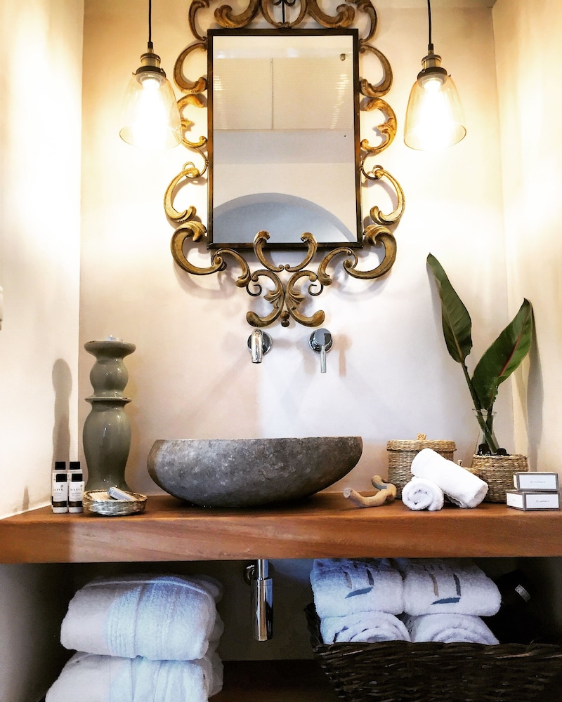Athina Studios & Suites 8/50