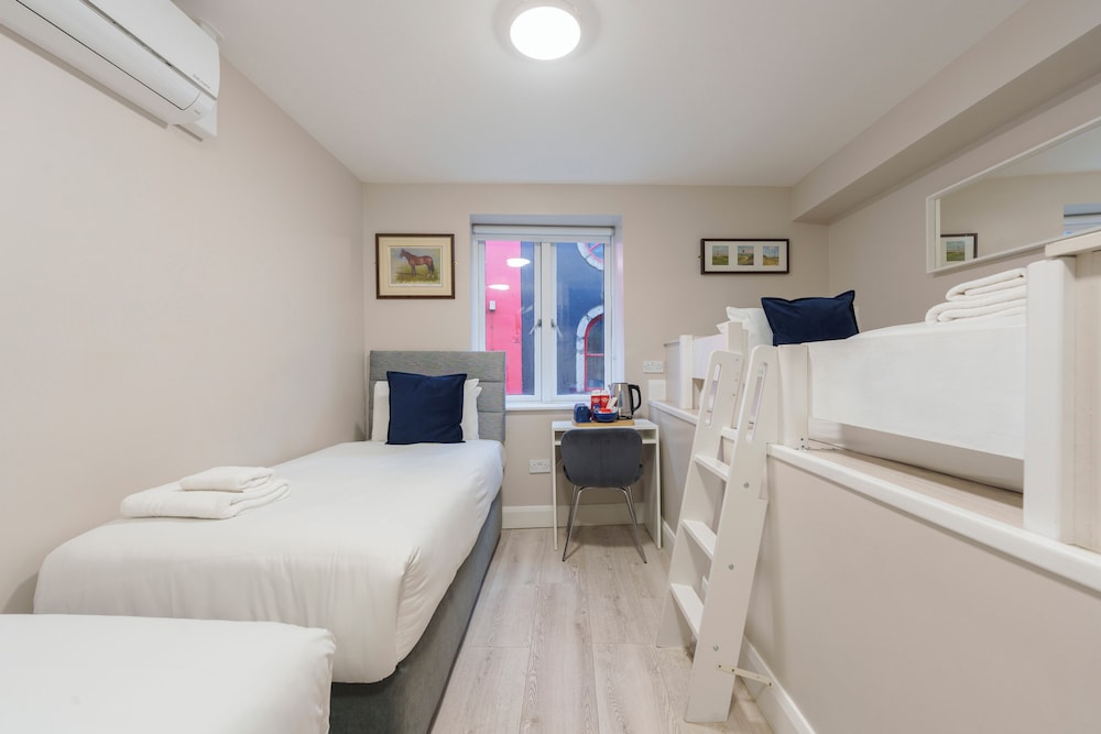 ROOM, TRIPLE, 3 BEDS