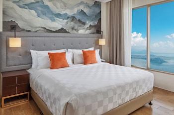 RENOVATED, 2 BEDROOMS, SUMMIT, SUITE, LAKE VIEW