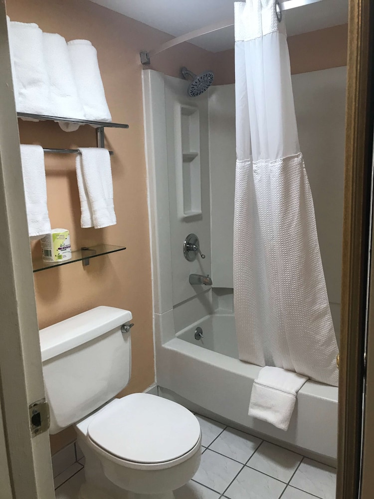 SureStay Plus by Best Western Woodbury Inn 11/35
