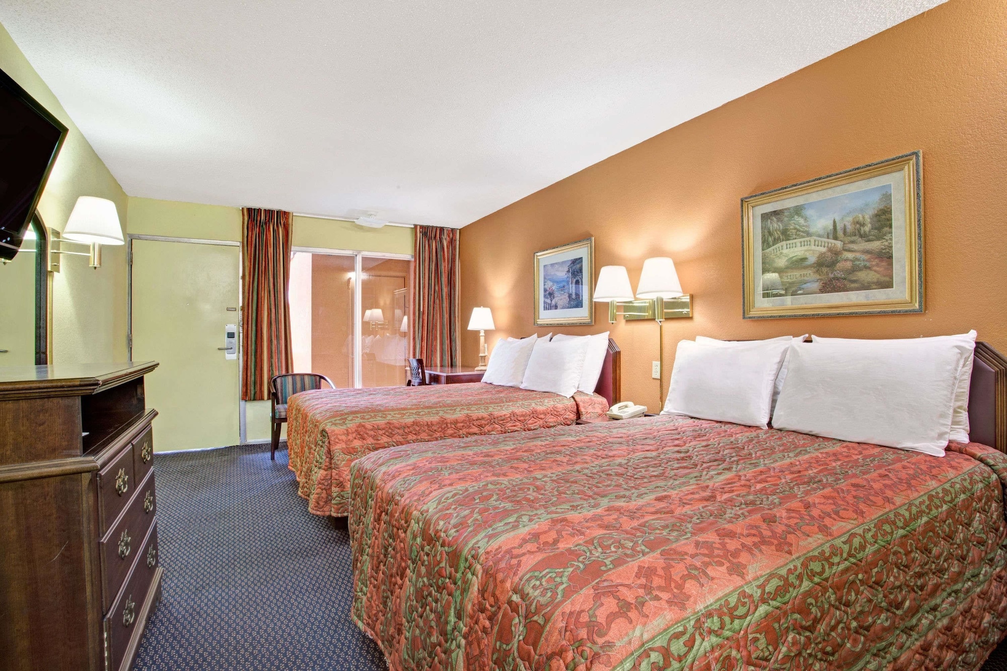 غرفة بسريرين مزدوجين، Days Inn By Wyndham Benson 2/4