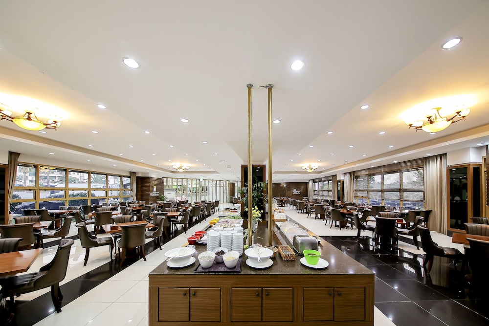 Shin Shin Hotel Jeju City 40/60