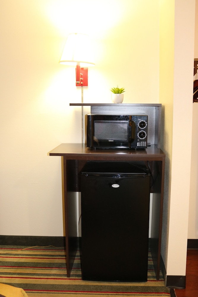 Super 8 by Wyndham Dublin 15/27