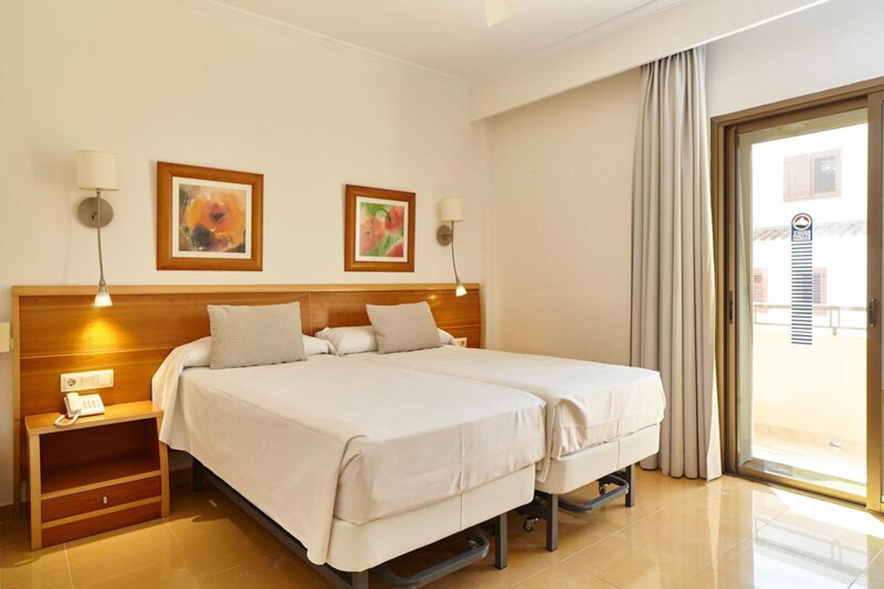 Invisa Hotel La Cala 27/99