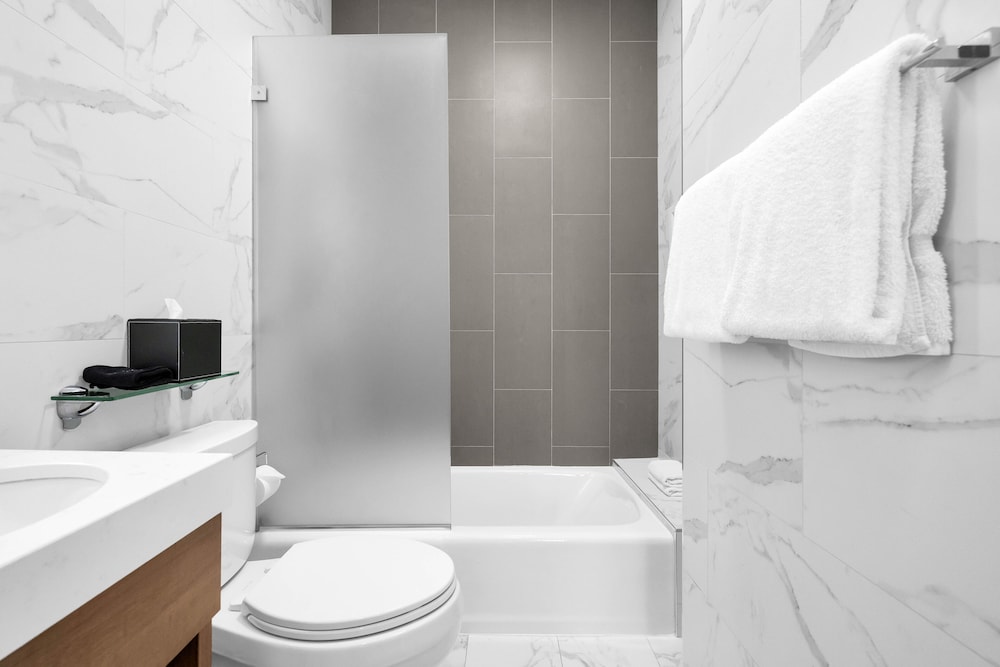 جناح بسرير كينج مع أريكة، Hotel 32One 4/5