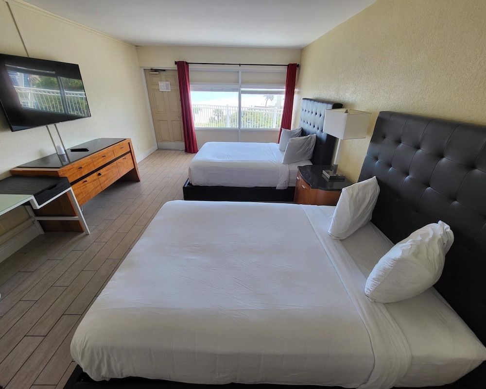 Chateau Mar Beach Resort 24/47