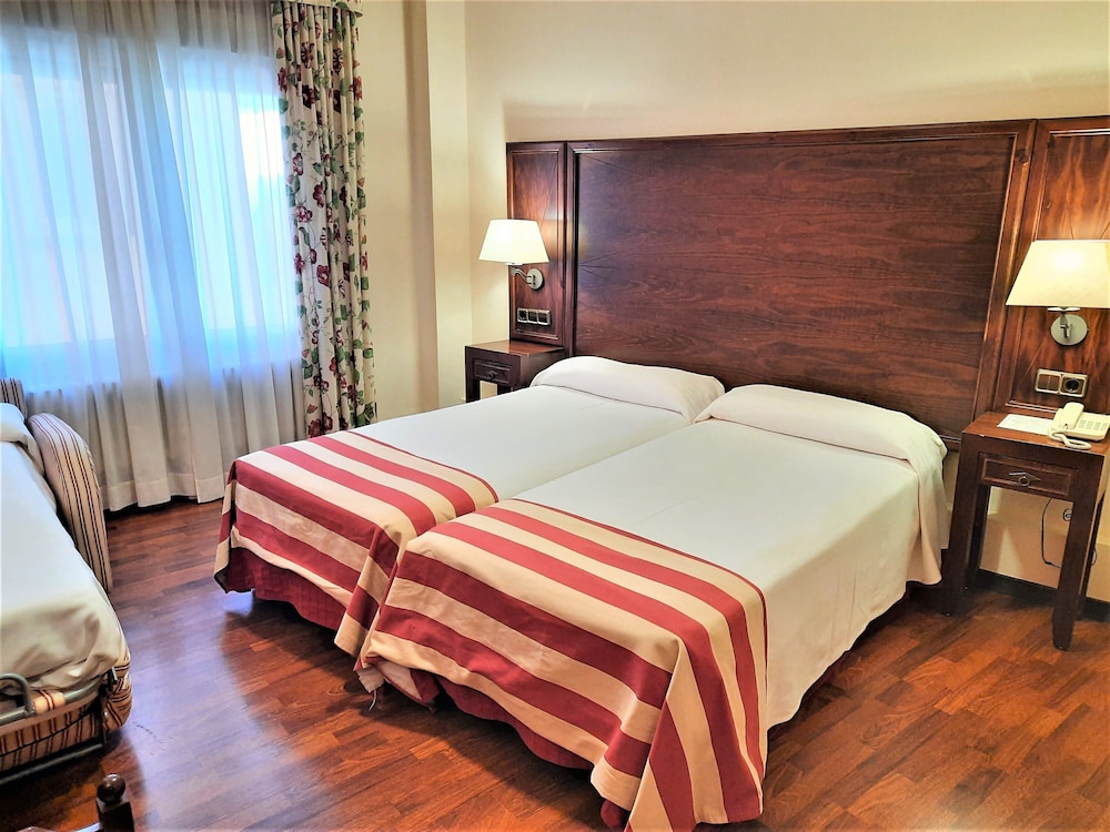 Hotel Urogallo (ex Husa) 10/46