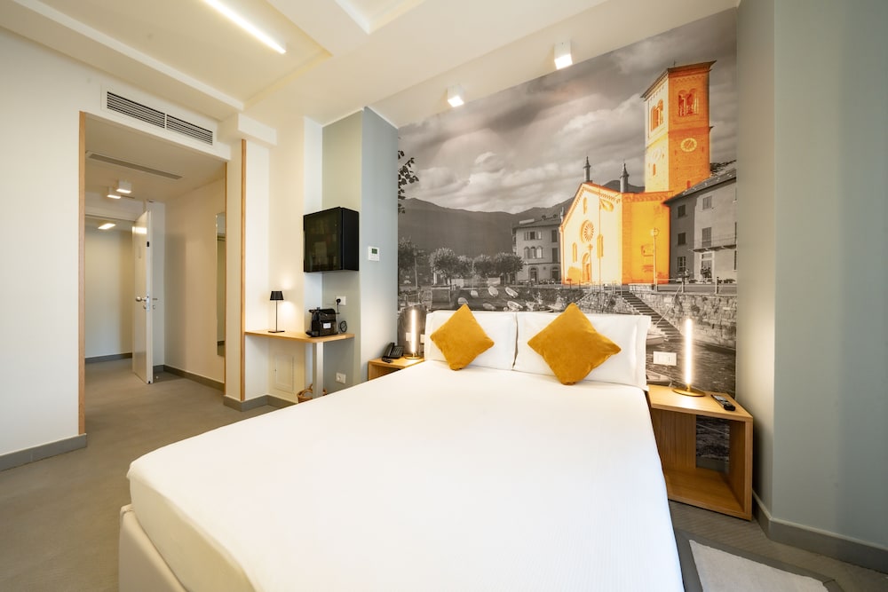 DELUXE, DOUBLE BED