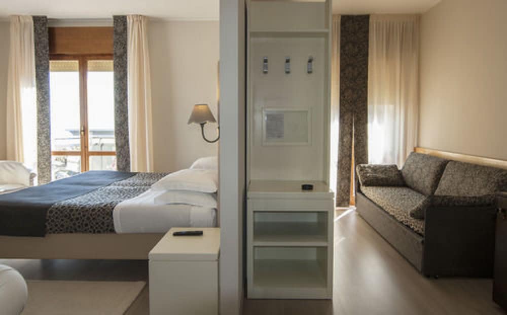 Excelsior Hotel 24/61