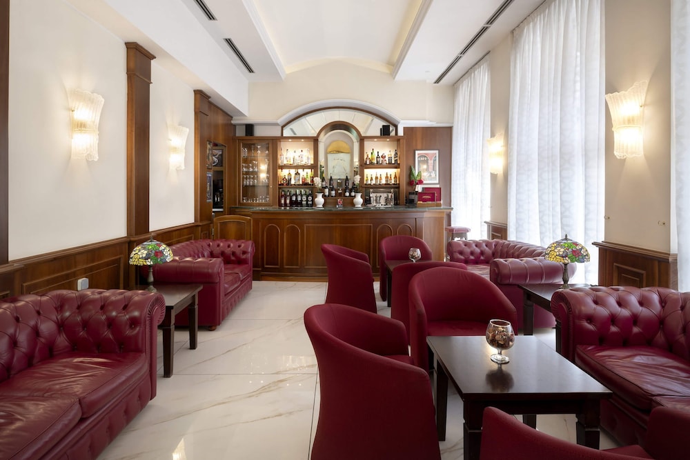 Lancaster Hotel 52/72
