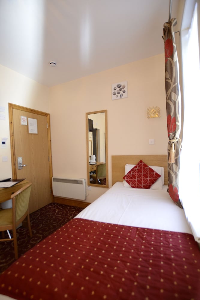 ROOM, SINGLE
