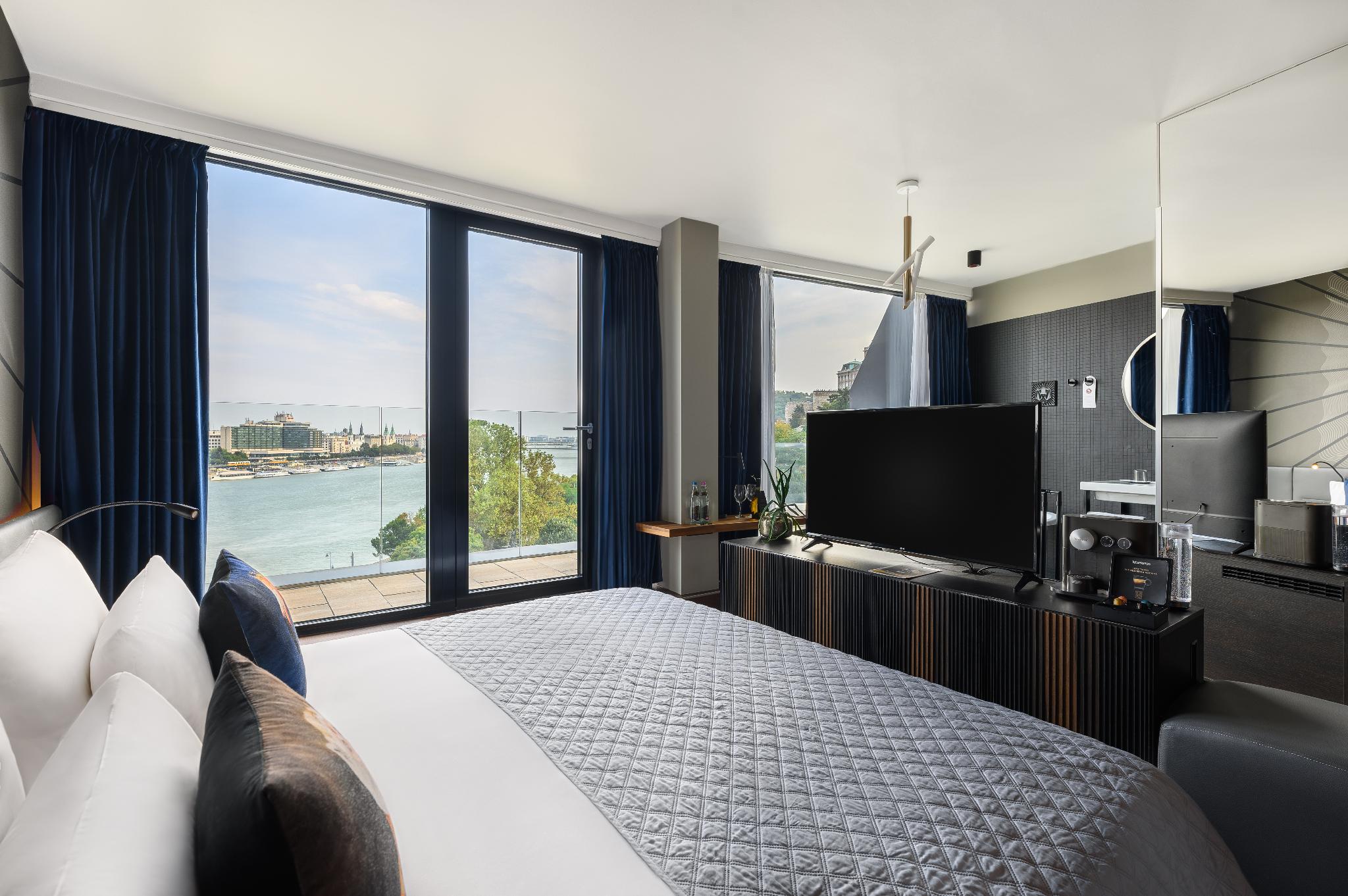 Heaven, Quadruple, King Bed, River View, Top Floor