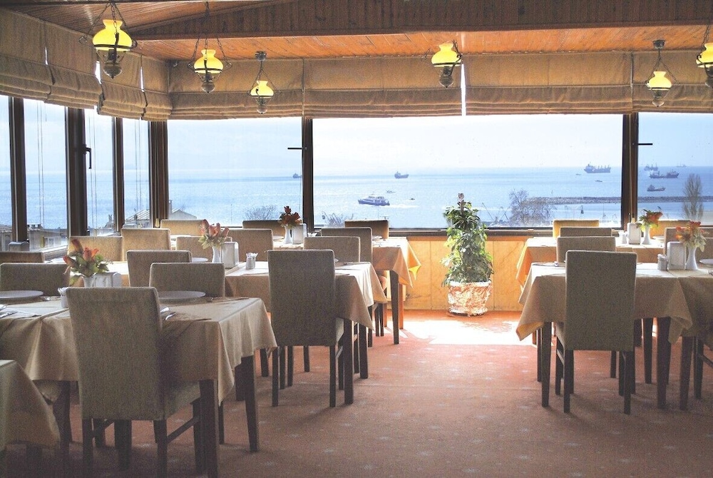 Grand Liza Hotel 30/49