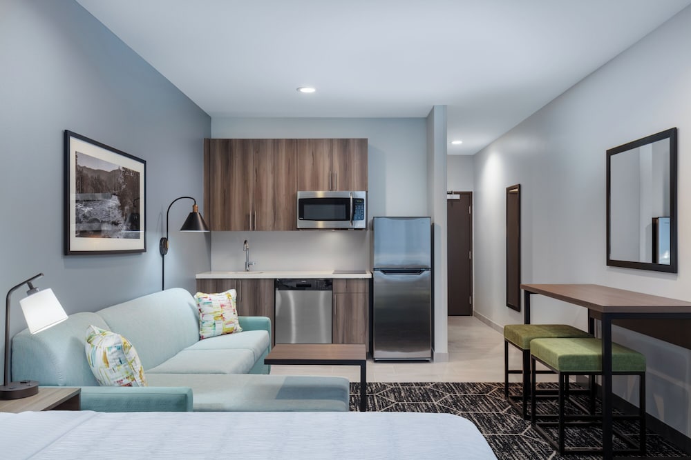 La Quinta Inn and Suites by Wyndham Centralia 30/50