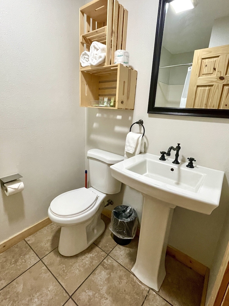 Carriage House Inn 32/36