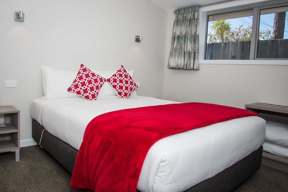 1 Bedroom, Superior, Suite, King and Twin Beds, Kitchenette, Garden Area