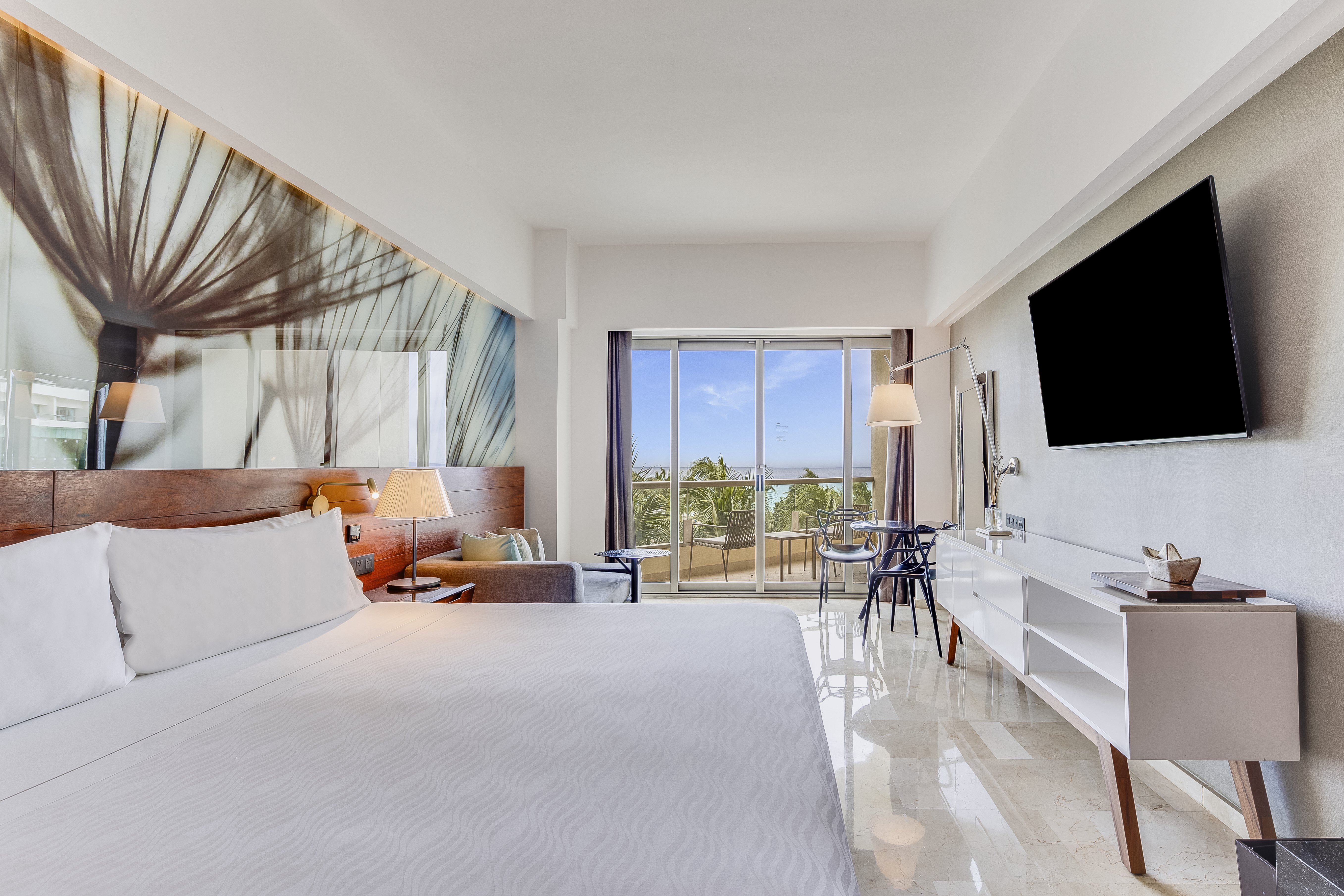 PREMIUM, KING BED, PARTIAL OCEAN VIEW