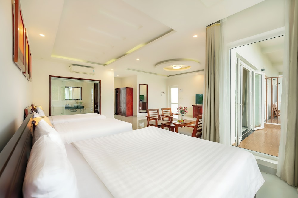 1 BEDROOM, FAMILY SUITE, CITY VIEW