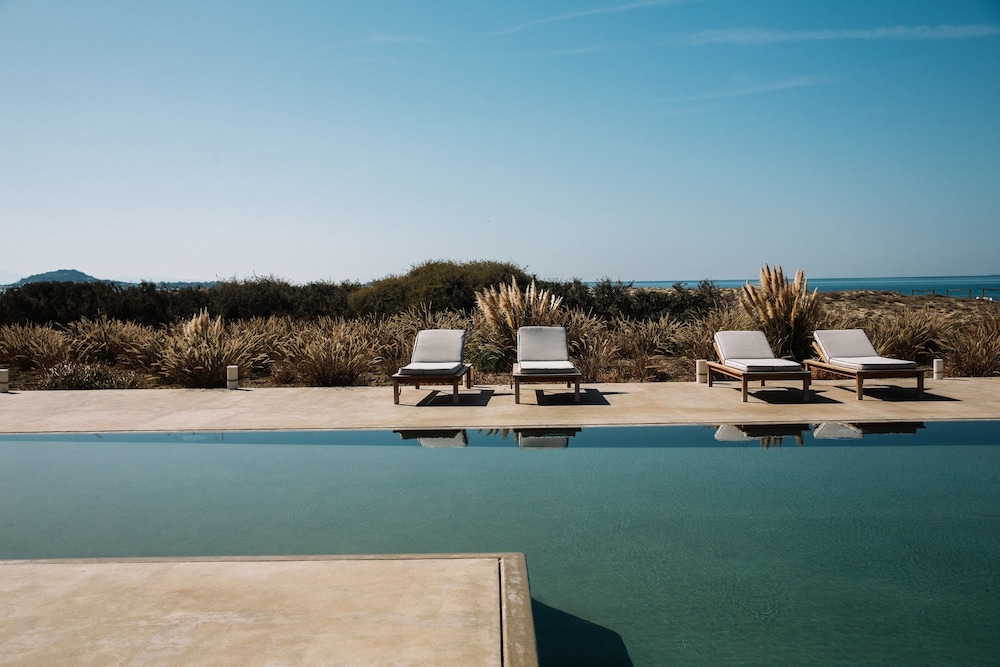 Ammothines Cycladic Suites 51/59