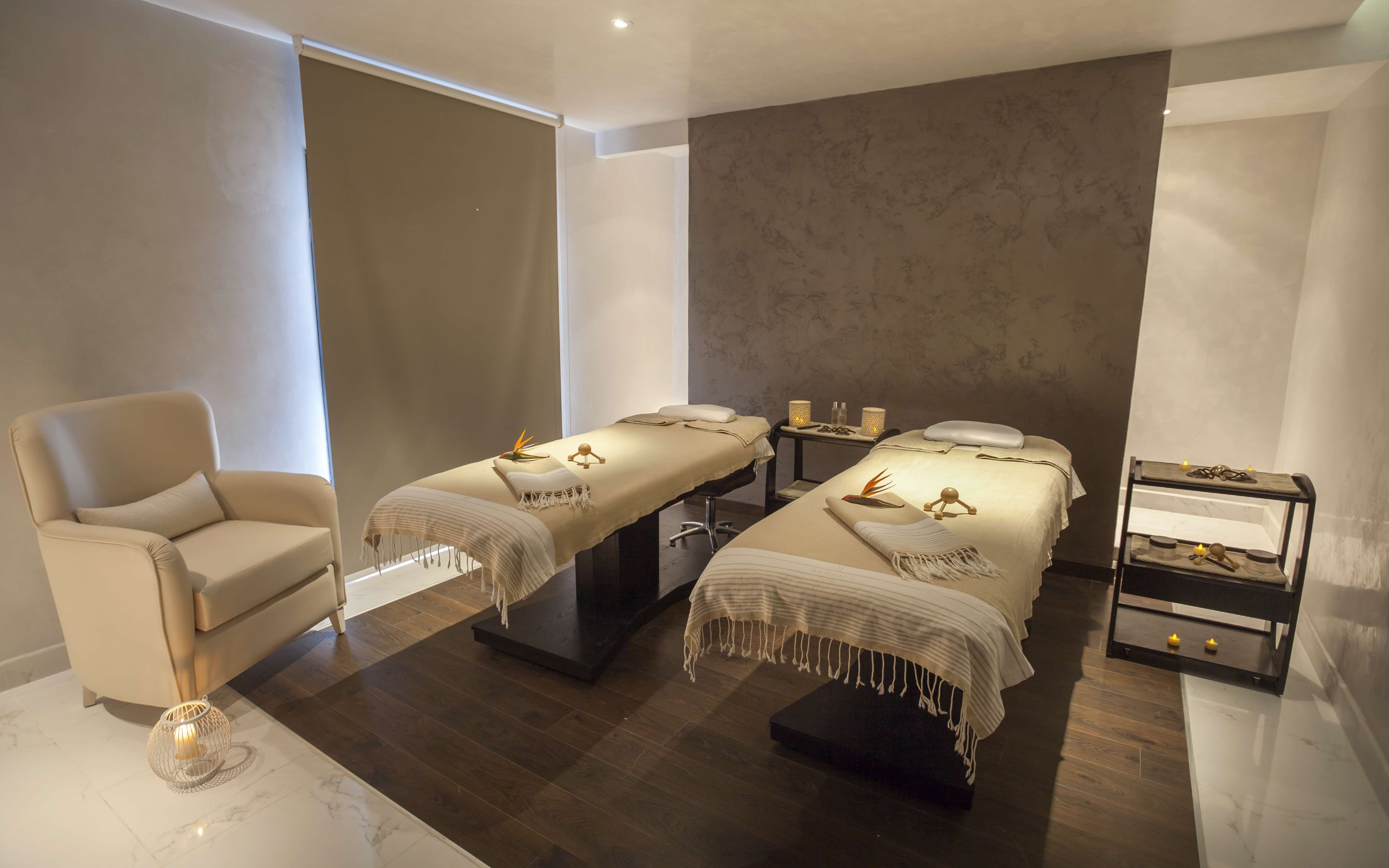 La Badira - Adults Only 15/50