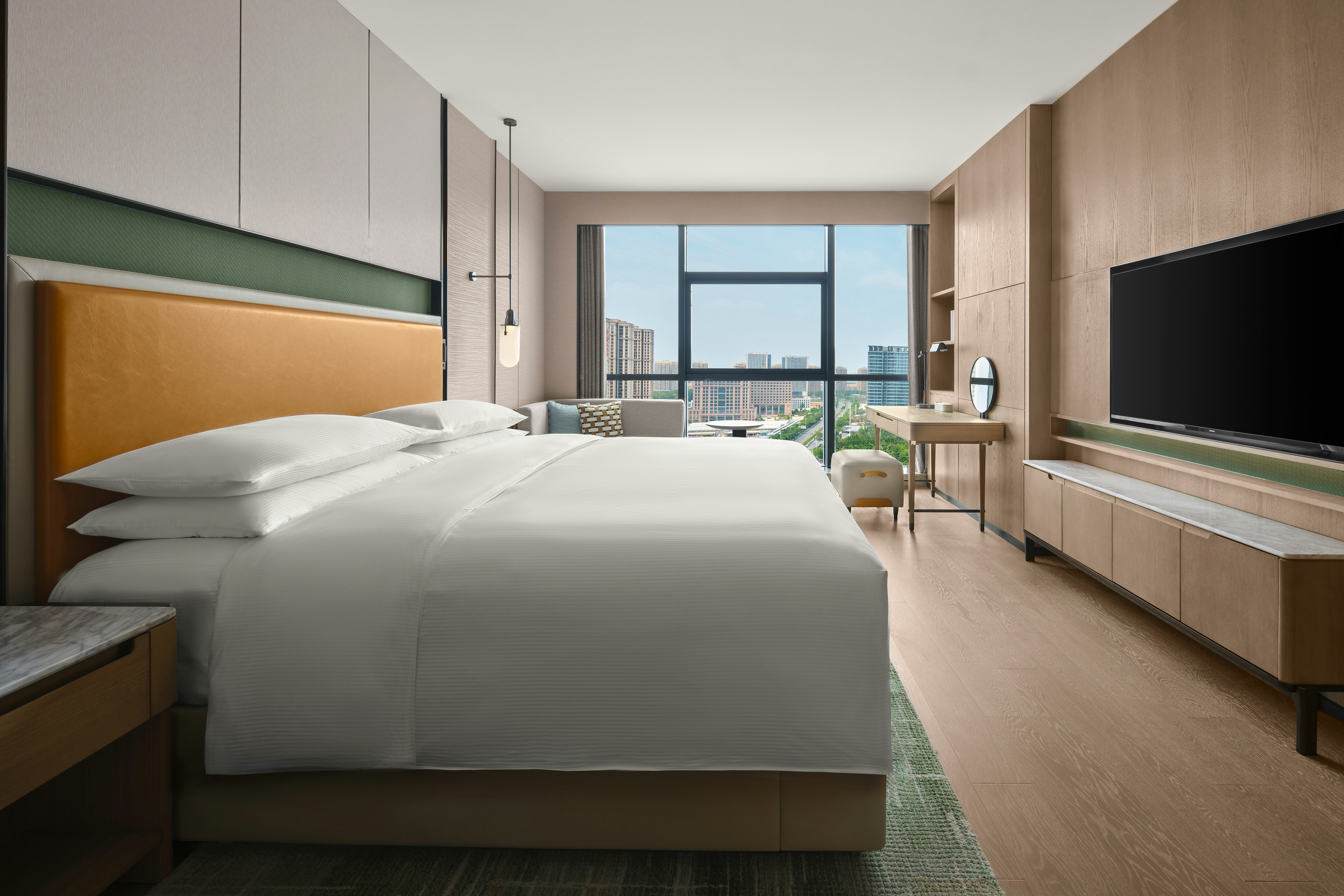 AMBASSADOR, SUITE, KING BED