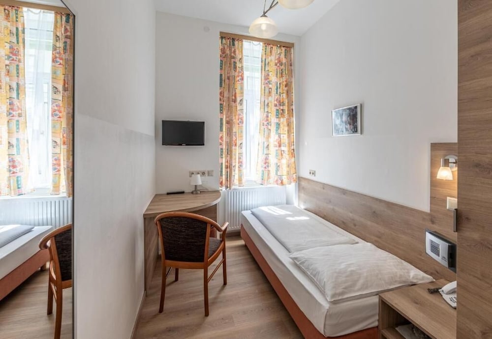 Terminus Hotel 37/50