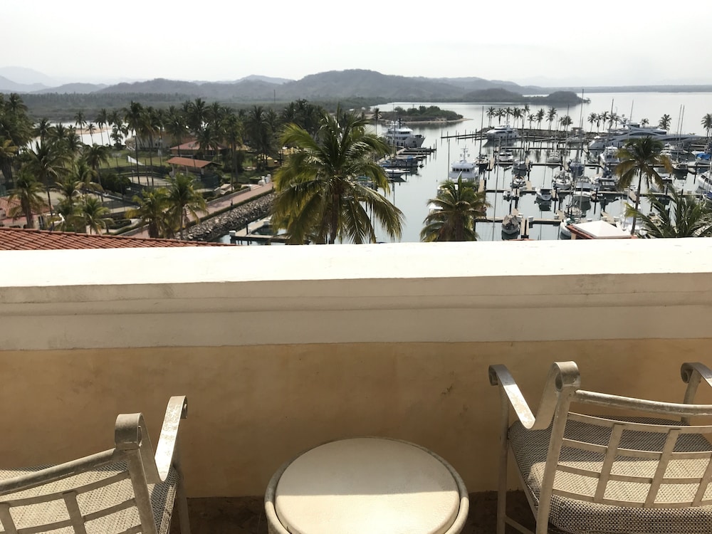 Grand Isla Navidad Golf & Spa Resort with Marina 48/50