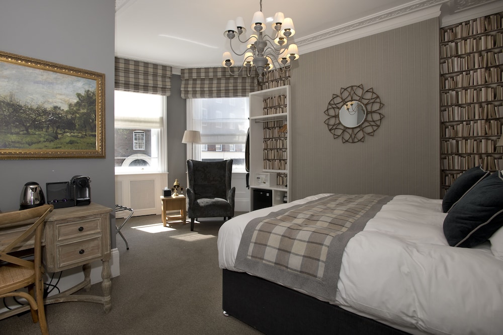 1 BEDROOM, DOUBLE OR TWIN BED
