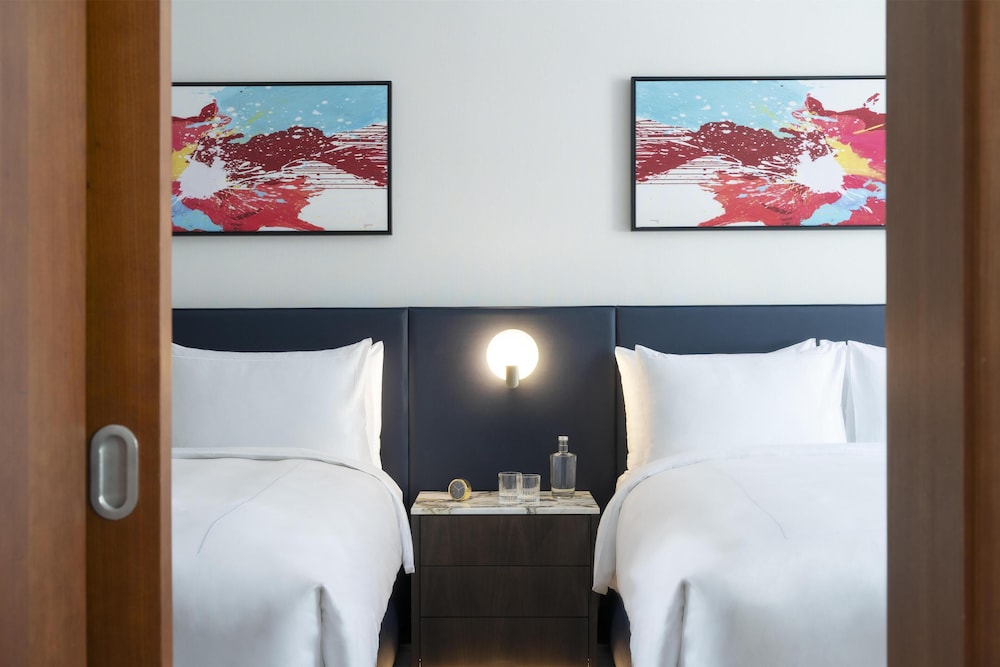 Suite, Queen and Twin Beds
