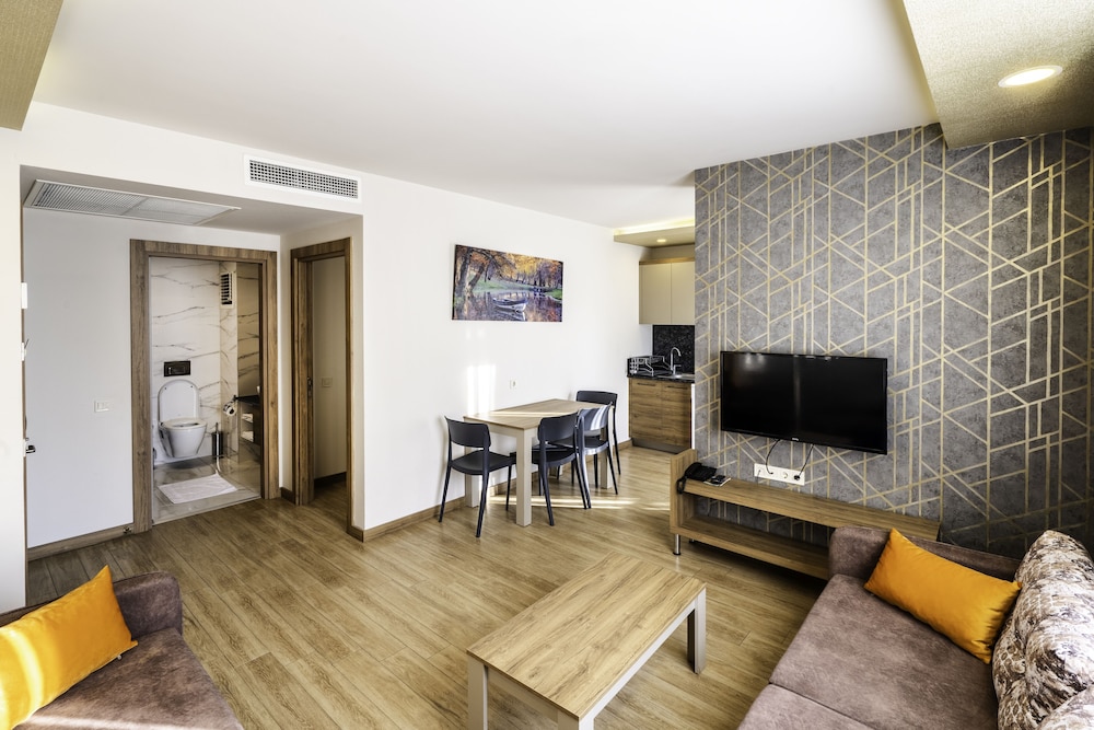 Golden World Suite Hotel 19/35