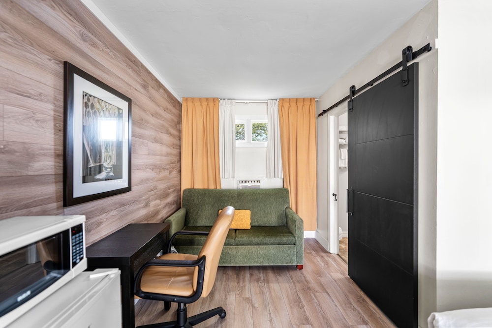 Auberge Shores Inn & Hotel 31/47