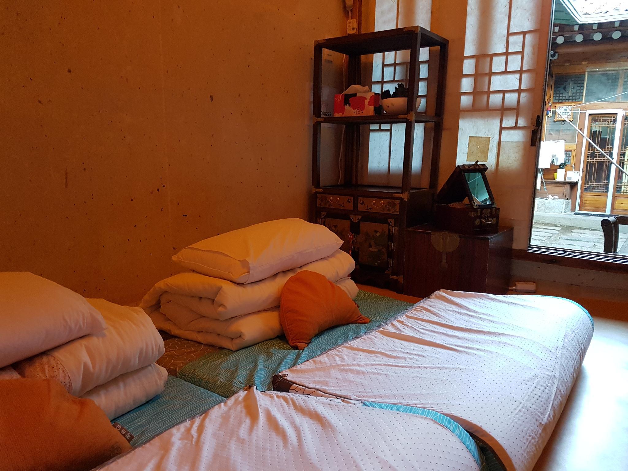 Korean, Twin Beds, 2 Futon Beds, Private Bathroom