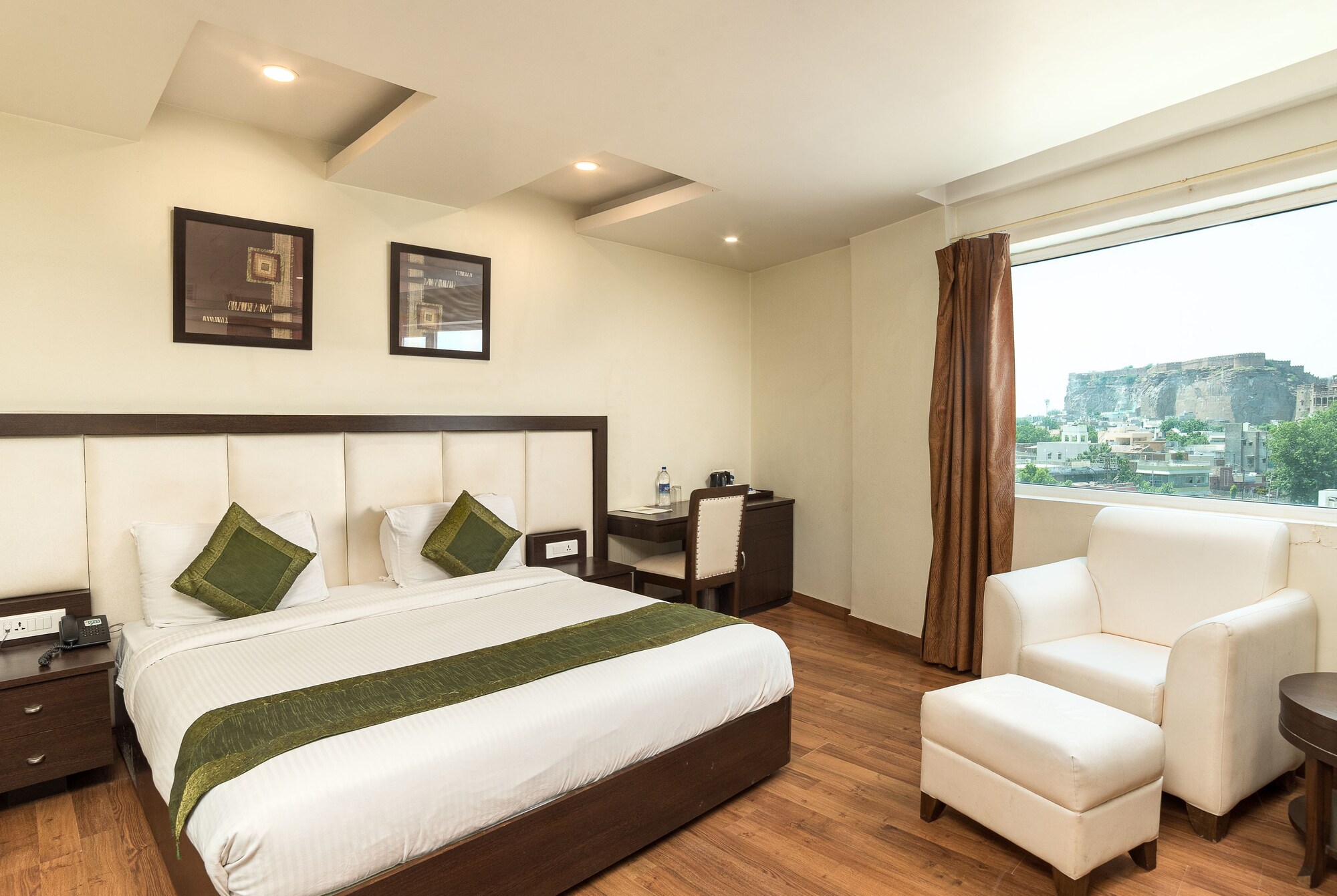 SUPERIOR, DOUBLE OR TWIN BED