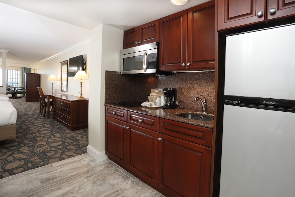 La Mer Beachfront Inn 6/38