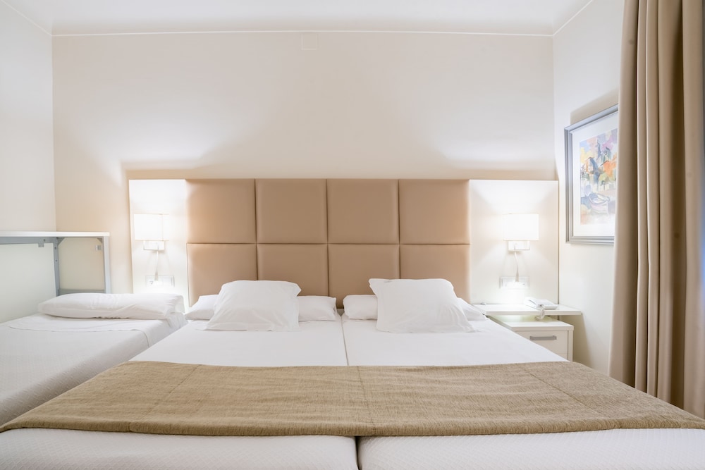 Hotel Pirineos Figueres 8/48