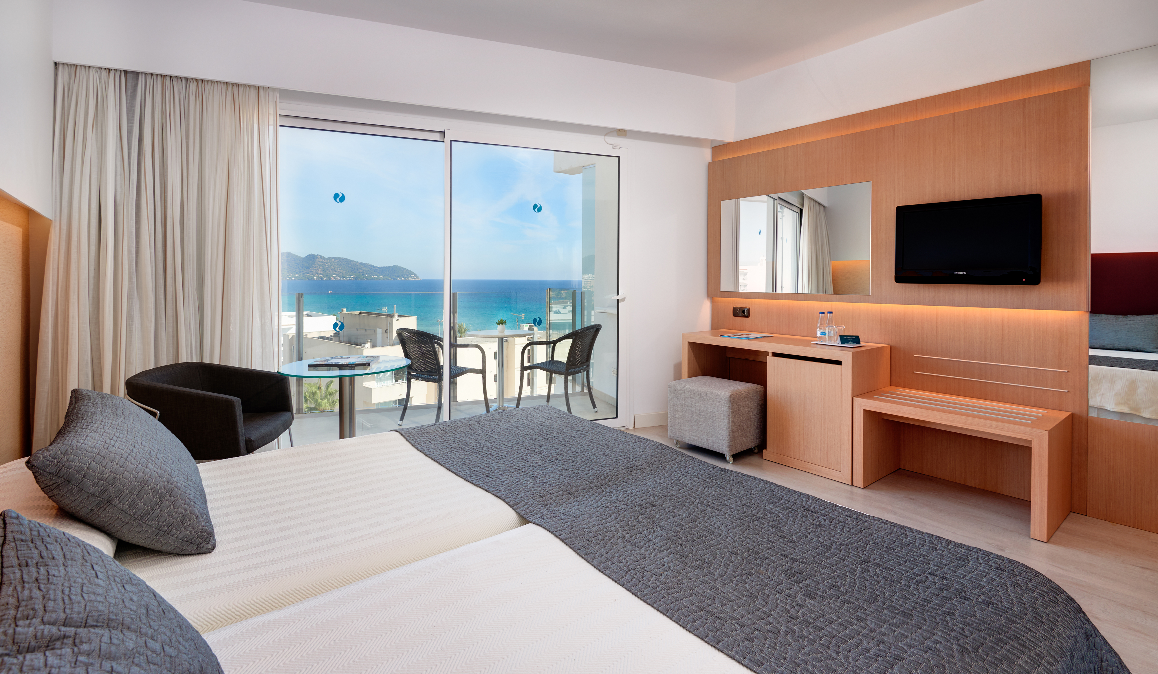 Room, Double or Twin Bed, Side Sea View, Balcony
