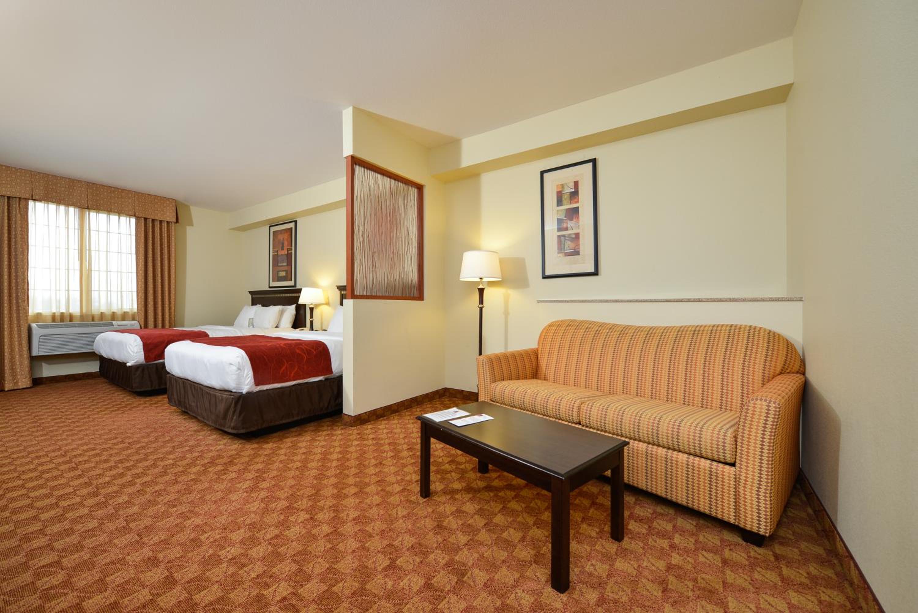 SUITE, 2 KING BEDS